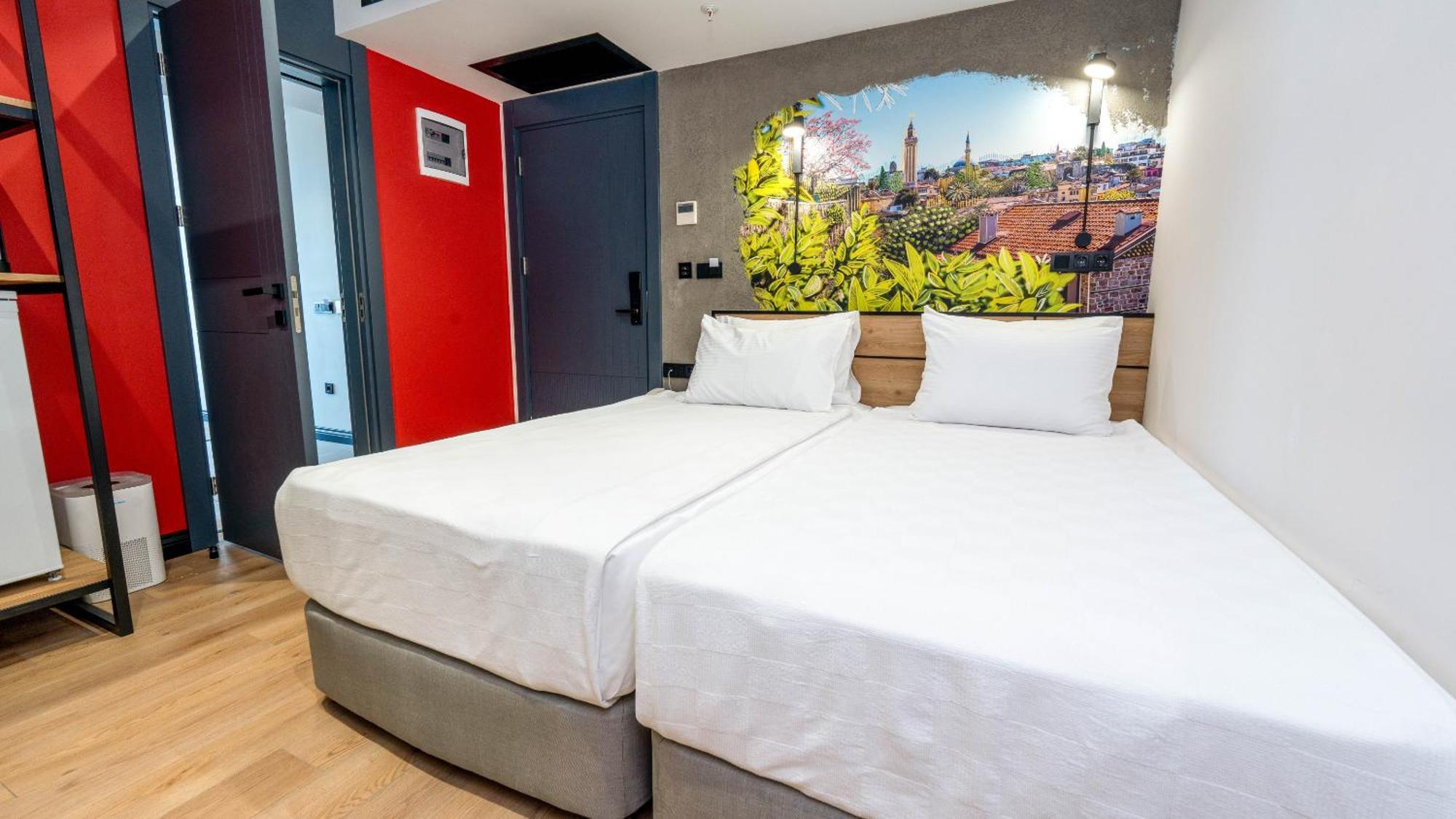 Otel Just *